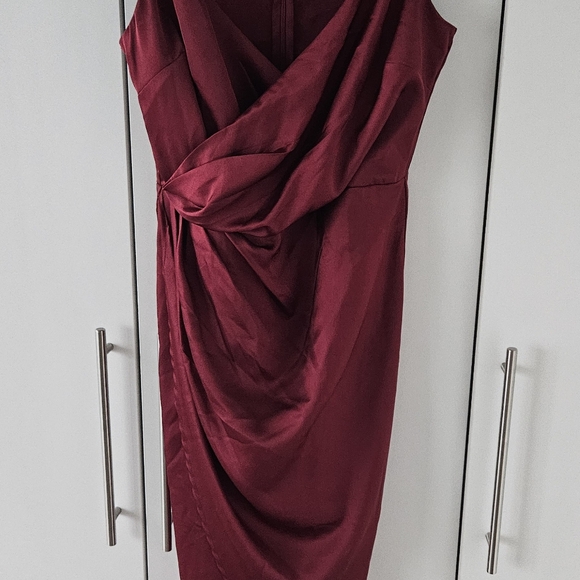 Fashion Nova Ruby Red midi slip-on dress - Picture 4 of 4